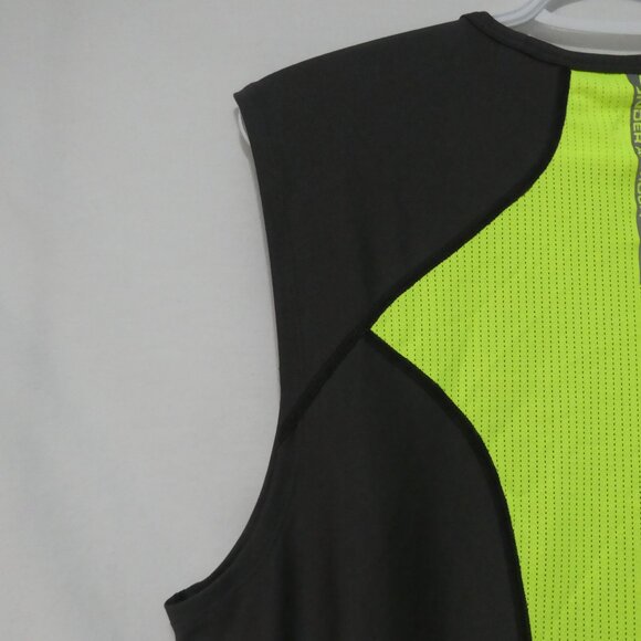 UNDER ARMOUR - Heat Gear | medium | Exercise Tank Top With Back Mesh Centre - Picture 8 of 13